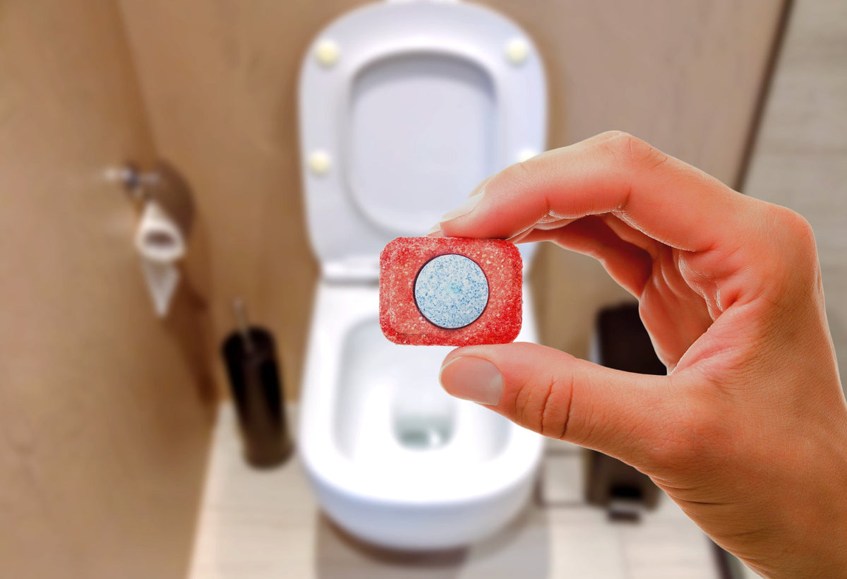 Hoe maak je je toilet schoon met een vaatwastablet