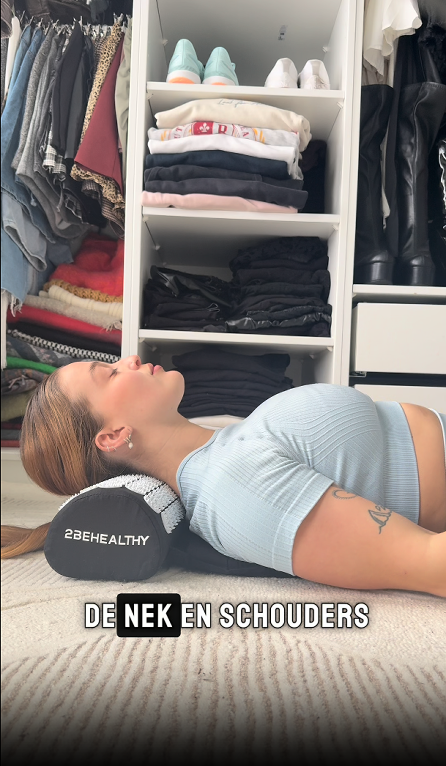 Video waarin de R2B spijkermat wordt gebruikt voor ontspanning en herstel na het sporten.